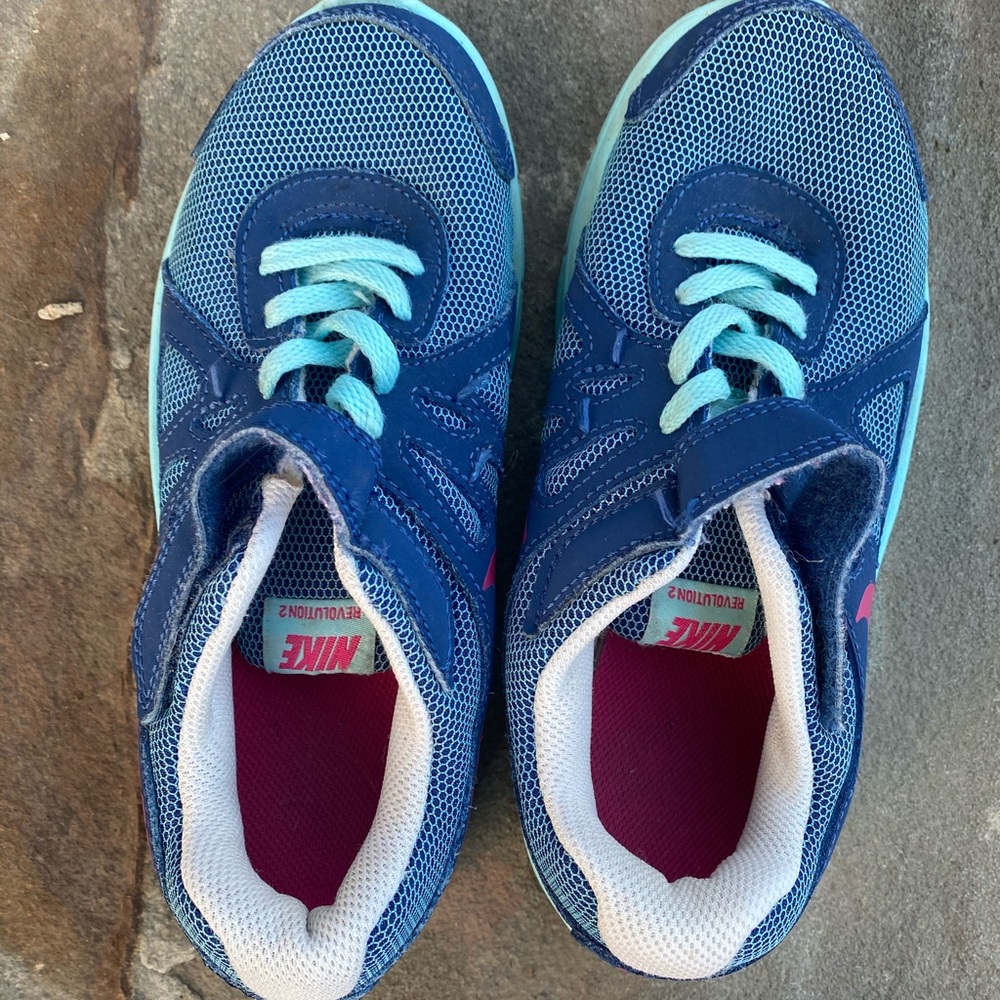 Nike Revolution 2